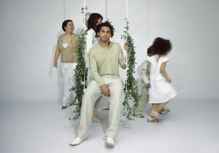 800_swing_with_the_plants.jpg