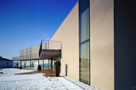83lhd_housev_photo_by_damir.jpg