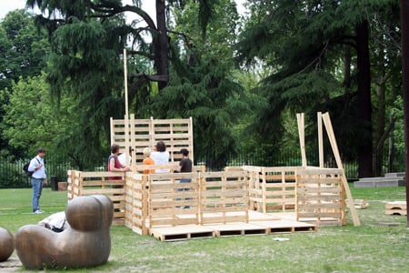 pallet-house-1.jpg