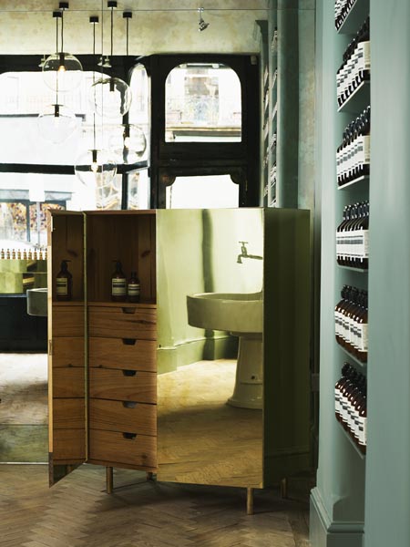 2-cabinet-aesop-mayfair-dz.jpg