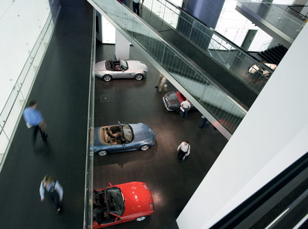 bmw-museum-munich-11_bmw-platz.jpg