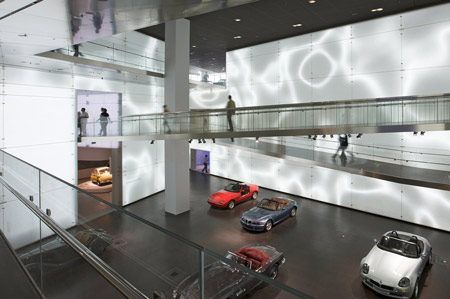 bmw-museum-munich-12_bmw-platz.jpg