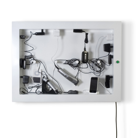 charger-frame-by-naolab-2_naolab-chargerframe-full.jpg