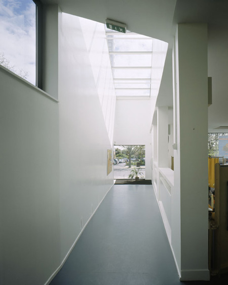toy-library-in-bonneuil-sur-marne-by-lan-architecture-2-lud_lan_pht_int_6_bd.jpg