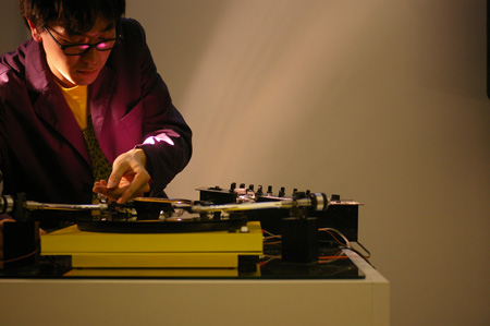 yuri-suzuki-turntable3.jpg