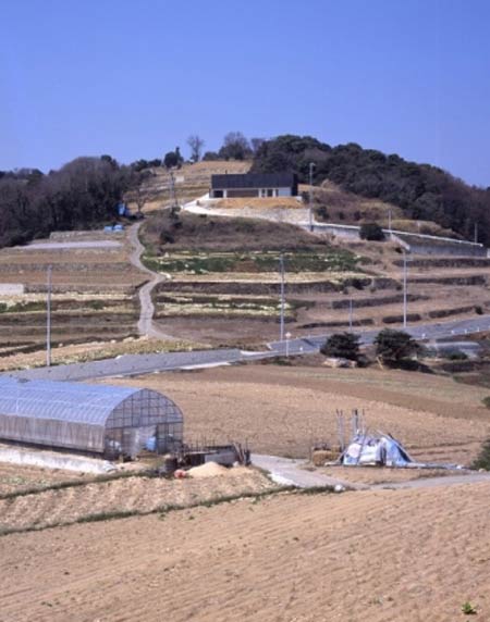 atelier-in-ushimado-by-tezuka-architects-057-012s.jpg