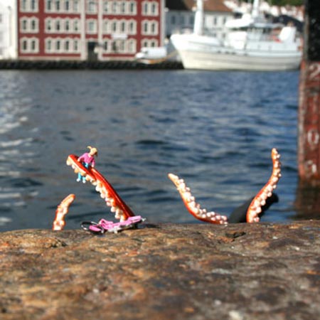 ground-zero-by-slinkachu-20-inches-under-the-sea-1.jpg