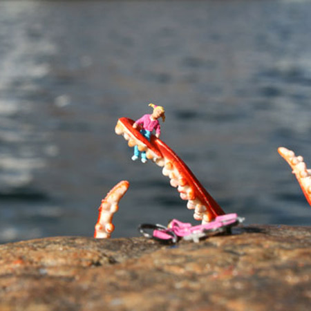 ground-zero-by-slinkachu-20-inches-under-the-sea-2.jpg