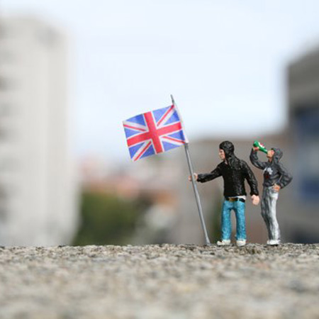 ground-zero-by-slinkachu-british-heroes-1-blog.jpg