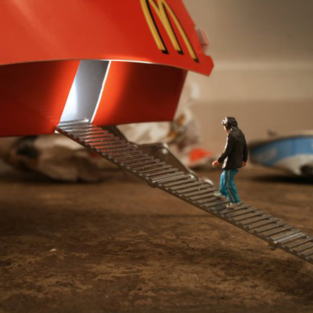 ground-zero-by-slinkachu-life-2-blog.jpg