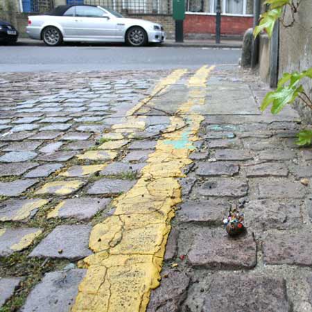 ground-zero-by-slinkachu-snail-bus-2-blog.jpg