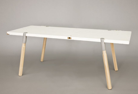 okay-studio-at-the-aram-gallery-clamp-a-leg-ii-jorre_van_as.jpg
