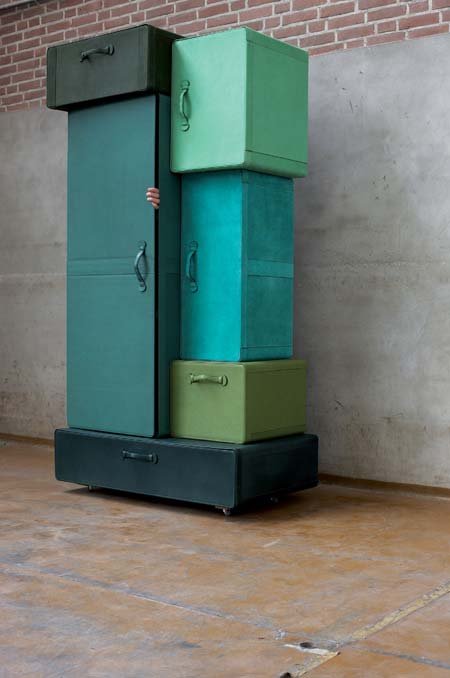 a_pile_of_suitcases-3e.jpg