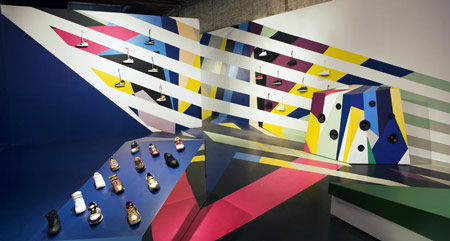 reebok-flash-store-by-formavision_back.jpg