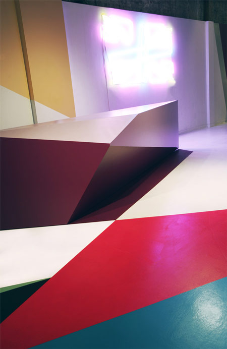 reebok-flash-store-by-formavision_neonbar_s.jpg