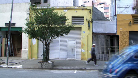 studio_outside_16_9.jpg