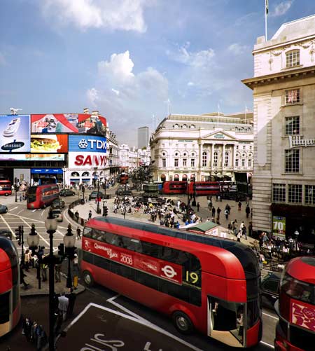 a-new-bus-for-london-by-aston-martin-and-foster-partners-2-1761_fp336708_indesign.jpg