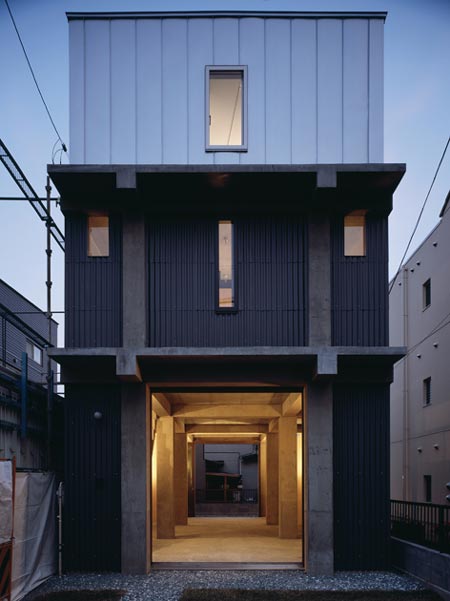 column-and-slab-house-by-ft-architects-01out.jpg