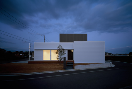 j-house-by-isolation-unit-junh_101_p0013_m.jpg