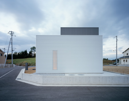 j-house-by-isolation-unit-junh_110_p0015_m.jpg