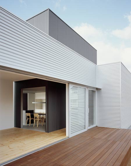 j-house-by-isolation-unit-junh_127_p0009_m.jpg
