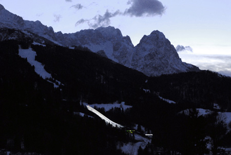 olympic-ski-jump-by-terrain-loenhartmayr-oss_terrain_night_2478.jpg