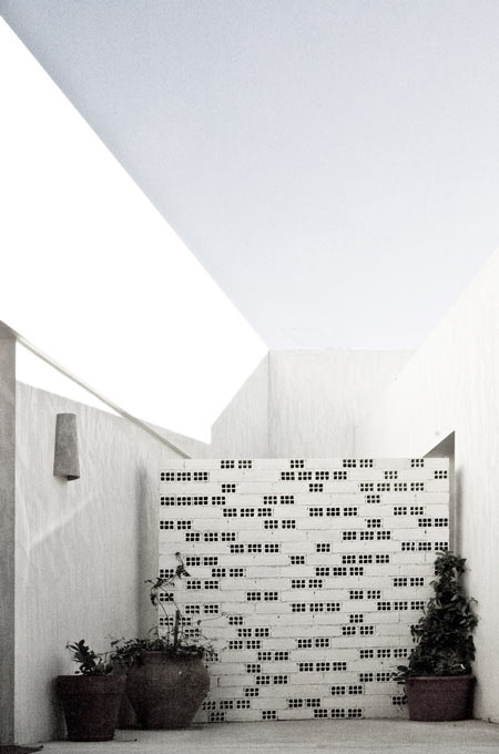 casa-llorens-by-eneseis-arquitectura-04.jpg