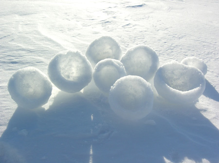 002-ice-and-snow-furniture-by-hongtao-zhou.jpg