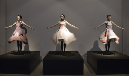 hussein-chalayan-at-the-design-museum-hc-airborne-aw-2007credit.jpg