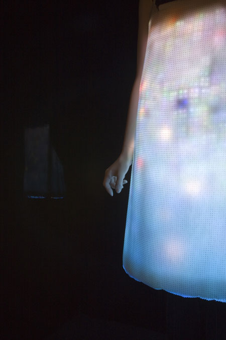 hussein-chalayan-at-the-design-museum-p2-hc-airborne-aw-2007-cre.jpg