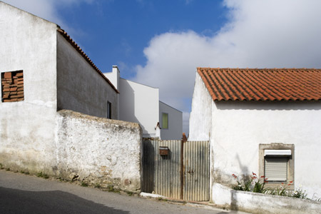 house-at-sobral-da-lagoa-by-bak-gordon-04608pr080630_008d.jpg