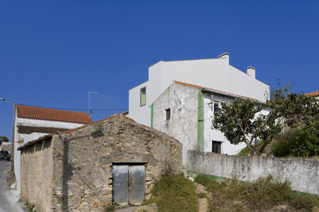 house-at-sobral-da-lagoa-by-bak-gordon-04608pr080630_078d.jpg