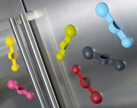 joseph-joseph-products-by-morph-magnet-measures-on-fridge.jpg