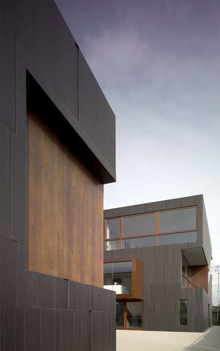 mush-residence-by-studio-010-architects-mush_extentryway.jpg