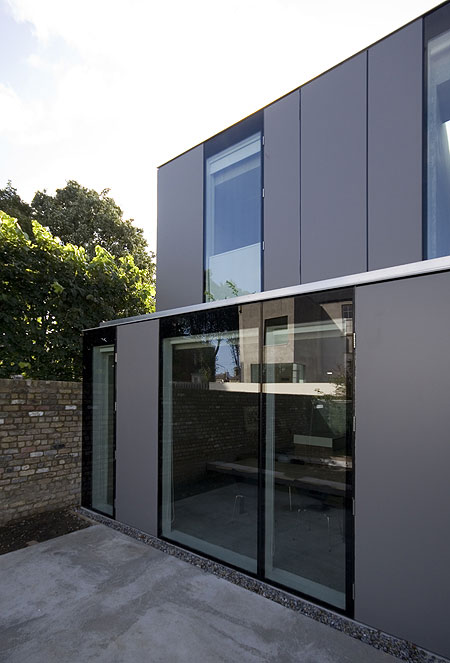 a-house-by-fkl-architects-0810_slr_back_11.jpg
