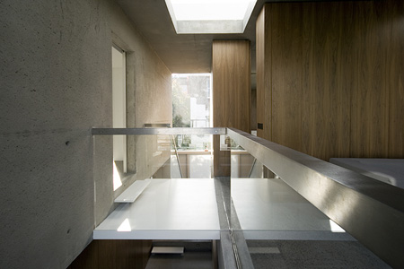 a-house-by-fkl-architects-0810_slr_hall_up_03.jpg