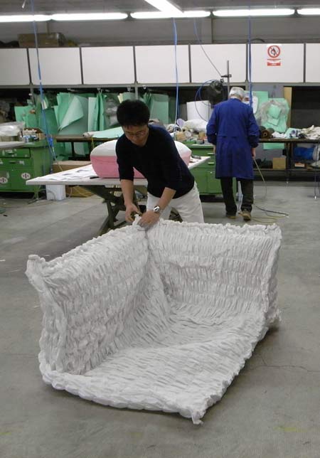 cloud-paper-sofa-by-tokujin.jpg