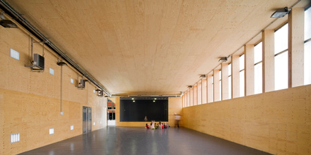 harquitectes_school-gym-704_dezeen-28.jpg