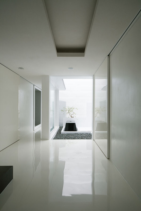 house-of-depth-by-formkouichi-kimura-architects-04_knsh_002_s.jpg