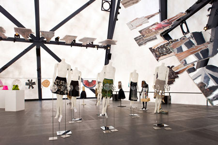 prada-transformer-opening-by-omarem-koolhaas_2.jpg