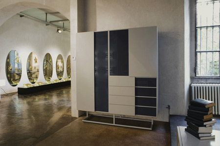 quodes-haberli-teca-closed-in-gallery.jpg
