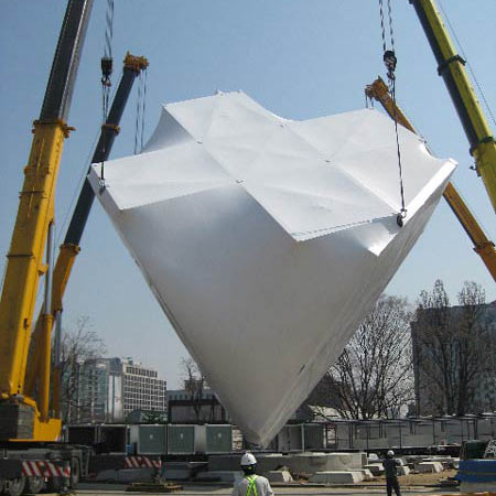 squprada-transformer-opening-by-omarem-koolhaas_1.jpg