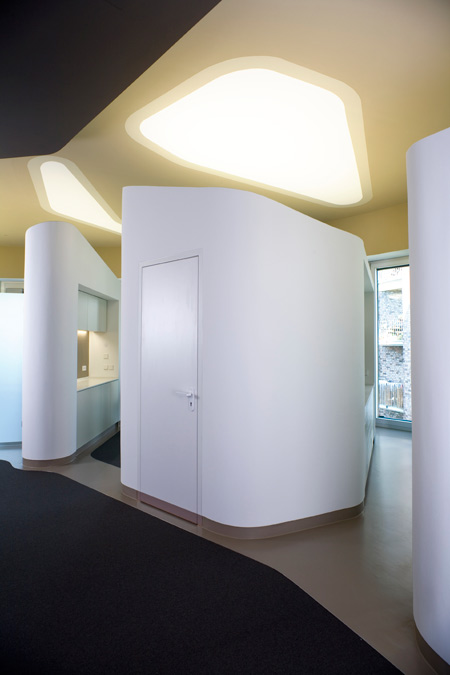 centre-for-dentistry-by-j-mayer-h-architects-jmh_zfz_mundhygiene_106.jpg
