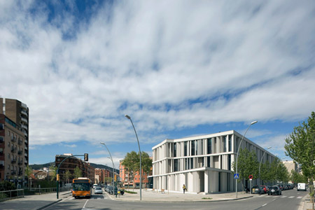 court-of-sant-boi-de-llobregat-by-baas-architects-duccio-malagamba_090268-4.jpg