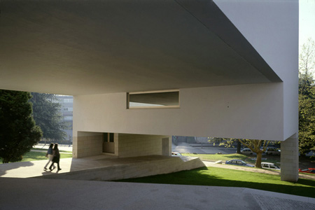 duccio-malagamba-photographs-alvaro-siza-faculty-of-communication-studies-2.jpg