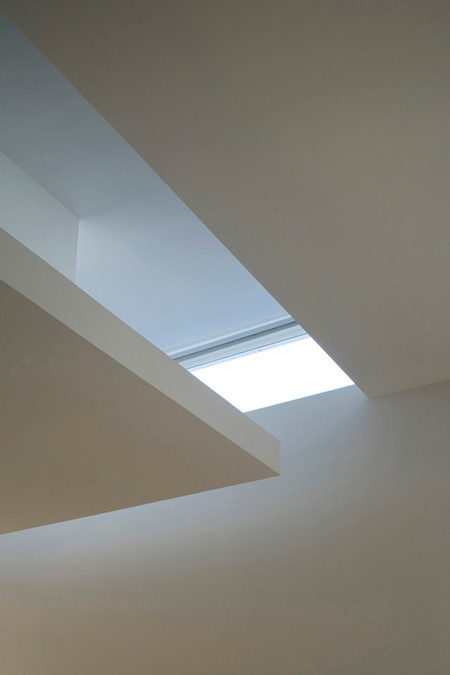 duccio-malagamba-photographs-alvaro-siza-parish-centre-marco-de-canaveses-1.jpg