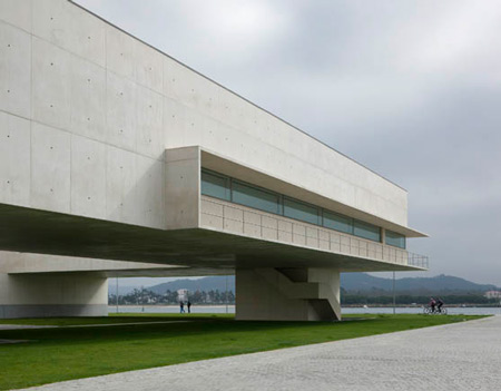 duccio-malagamba-photographs-alvaro-siza-public-library-viana-do-castelo-3.jpg