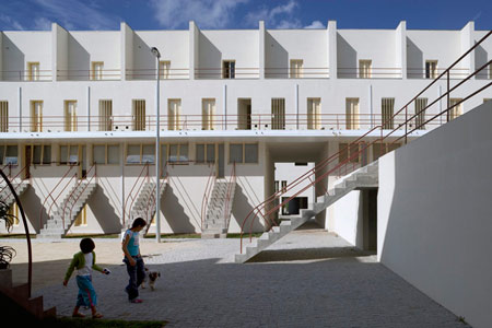 duccio-malagamba-photographs-alvaro-siza-saal-bouca-housing-2.jpg