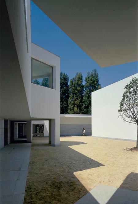 duccio-malagamba-photographs-alvaro-siza-serralves-foundation-2.jpg