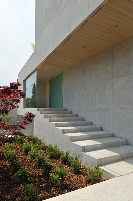 housed_08-housed_09.jpg